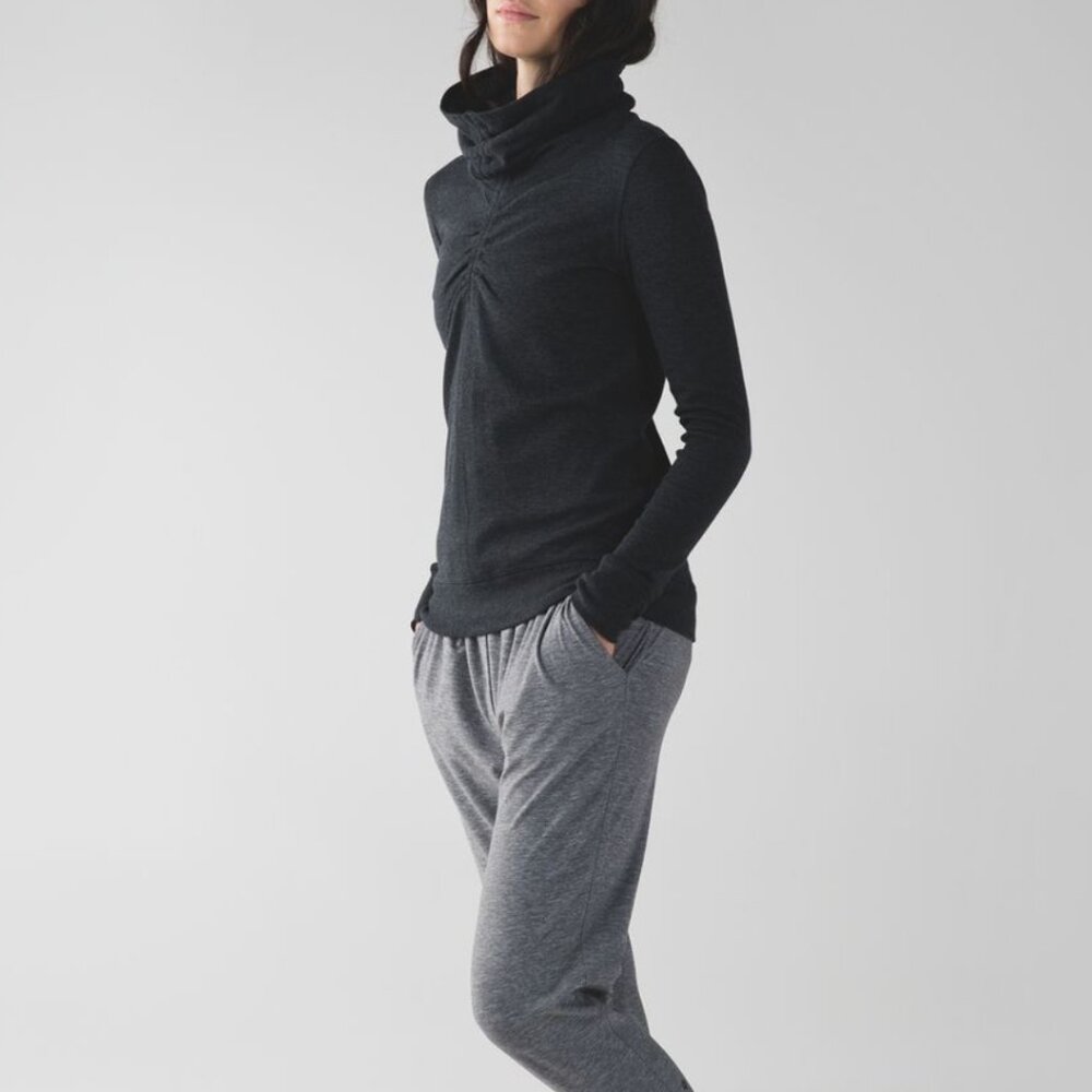 Lululemon in a Cinch Reversible Long Sleeve Pullover